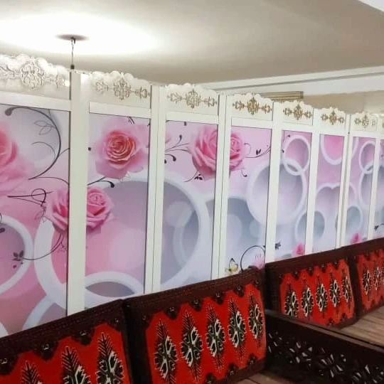 پاراوان چاپی هر لنگه ای ۵۰۰ هزار تومان. پایه نگهدارنده هر عدد ۵۰ هزار تومان